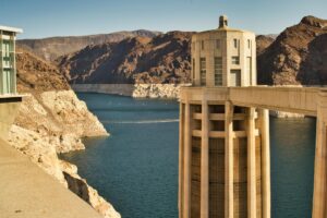Hidroenergia și Schimbările Climatice: Oportunități și Provocări