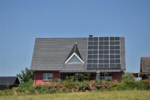 Cum influențează panourile solare economia globală?