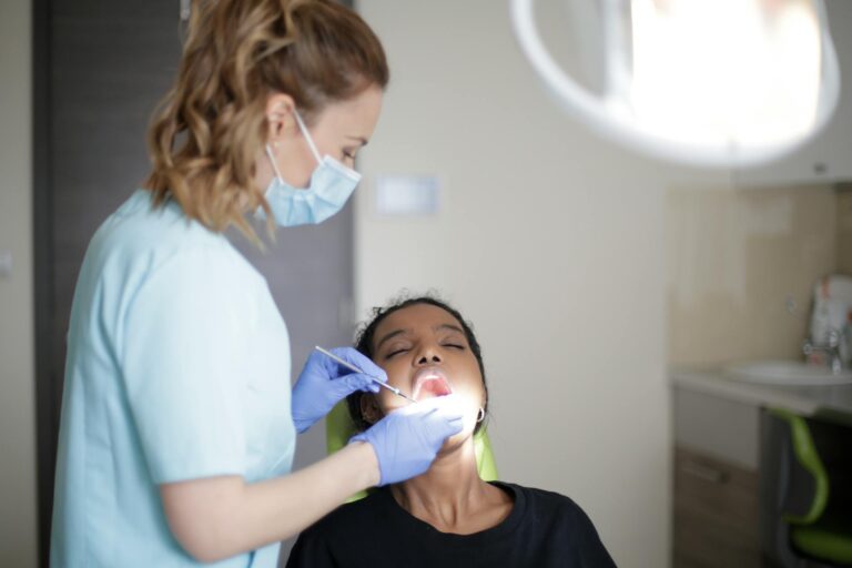 Ce nu ai voie să faci după implantul dentar