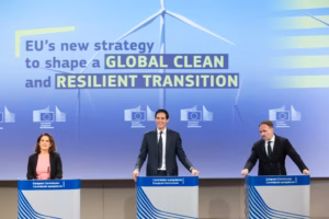 Strategia Comisiei Europene pentru dezvoltarea primelor centrale de fuziune nucleară și consolidarea independenței energetice a UE.